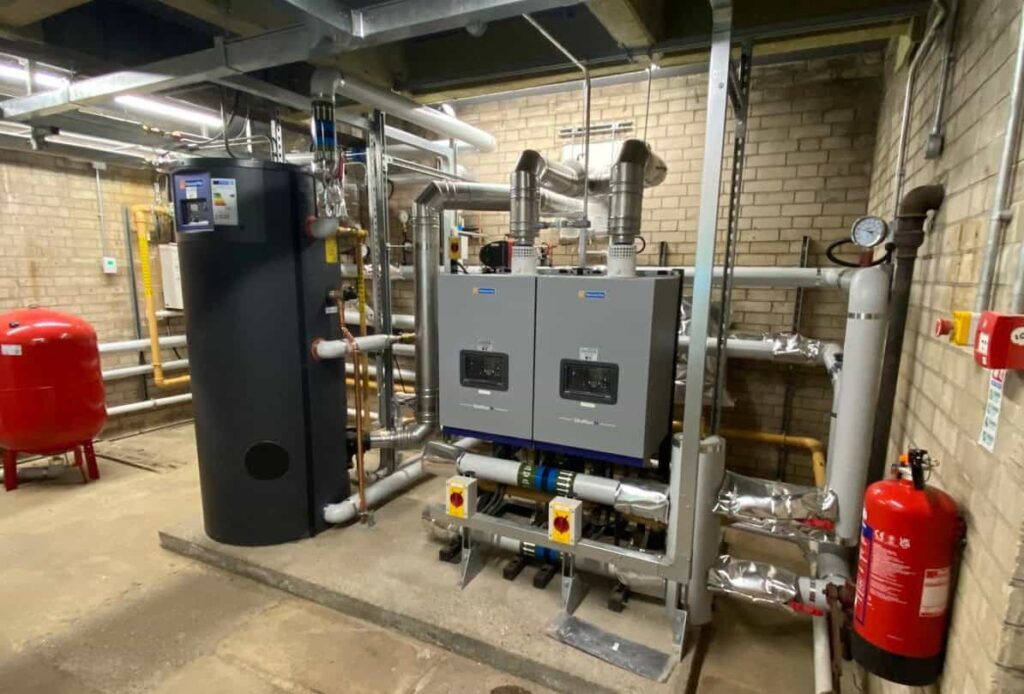 7149d8b3-2587-4b08-9f24-e41bc586dcdd Industrial boiler room equipment and pipes